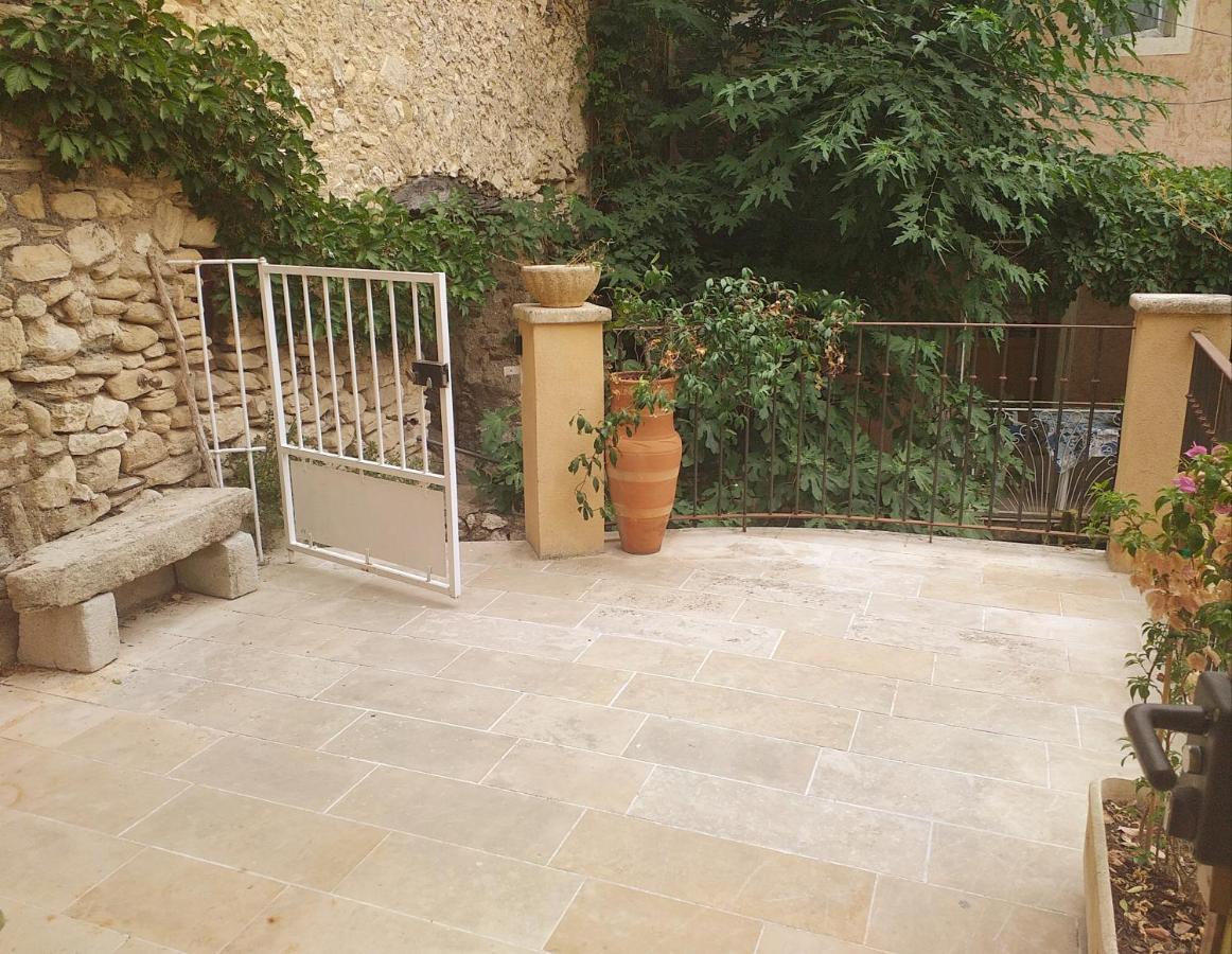 Maison Au Coeur De Fontaine De Vaucluse, Nichee Sur Le Rocher Et Surplombant La Sorgue Exteriér fotografie
